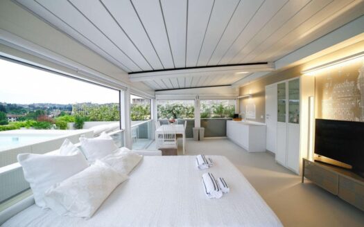 Newly Renovated Apartment with Panoramic Terrace Overlooking the Arno and Piazzale Michelangelo
