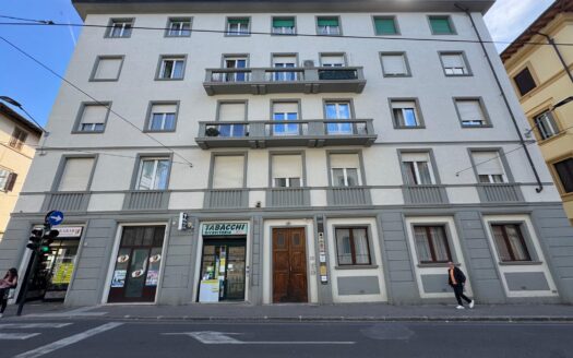 Spacious and Bright Apartment with 3 Terraces in Via Guido Monaco – Perfect B&B Investment Opportunity